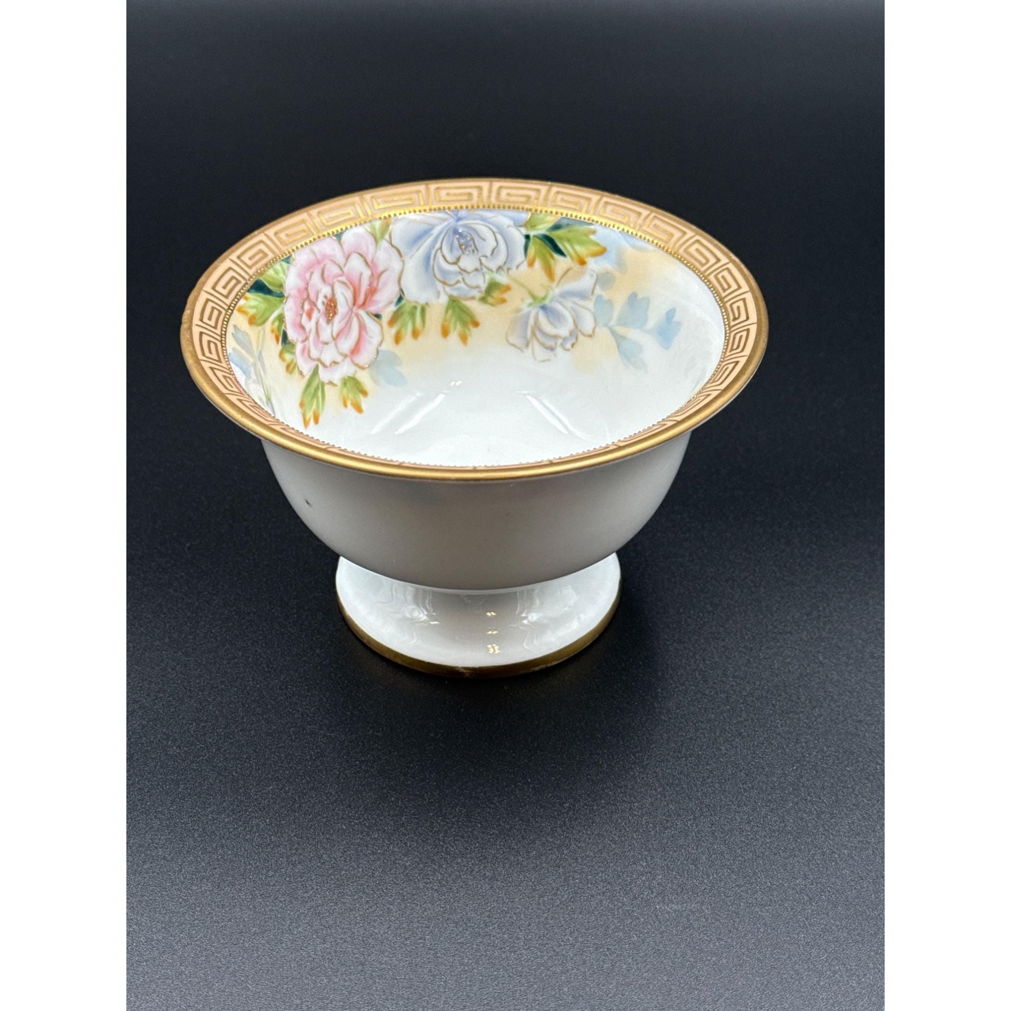 手描きの日本森村ノリタケ磁器台座ボウル、花柄とギリシャキーゴールド