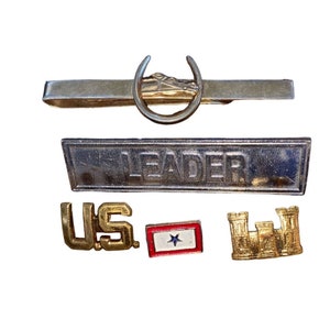 WW2 US Army Officer Corps of Engineers Branch Insignia Castle Calvary Pin Leader