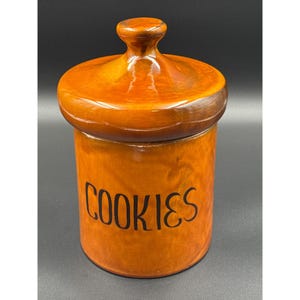 Vintage USA Holiday Designs Nutmeg Brown Ceramic Cookie Jar With Lid 10.75&quot; Tall