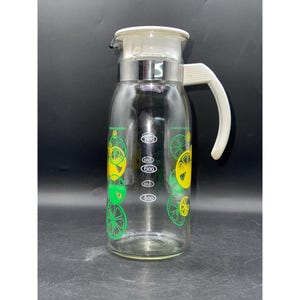 PYREX Lemon Lime Glass Pitcher With Citrus Design White Plastic Handle & Lid 800ml Capacity 9.5" Tall