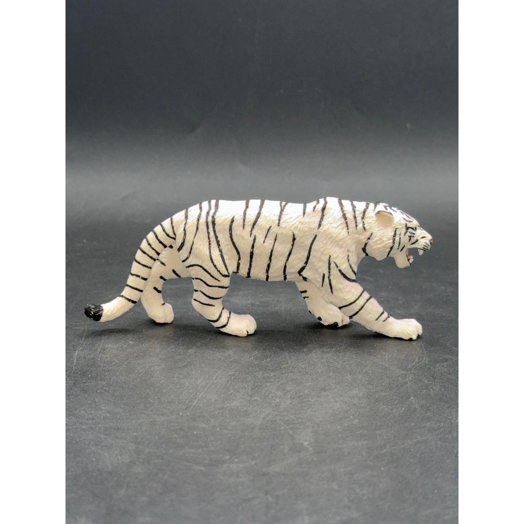 2006 Safari Ltd White Bengal Tiger Figurine Hand-painted