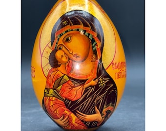 Huevo de madera ortodoxo ruso lacado pintado a mano de Nuestra Señora Madre de Vladimir en oro
