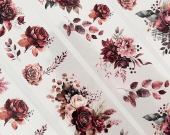 Puede incluir: Un papel digital con un patrón repetitivo de ramos florales de color burdeos y rosa. Las flores están dispuestas en línea vertical y están rodeadas de hojas y enredaderas.