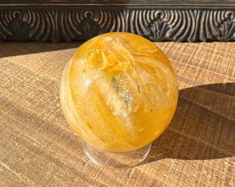 Golden Healer Quartz Sphere: Gelber Hämatit Kristall mit Regenbogen