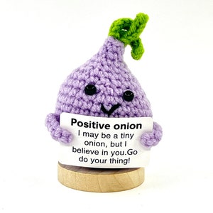 Pelúcia de cebola positiva de bolso de crochê feita à mão – presente de amor, presente inspirador – decoração fofa de crochê em miniatura – presente atencioso para ela