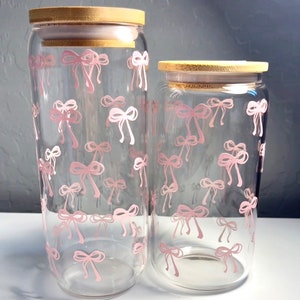 Copo de café gelado de vidro Pink Bows: tampa de bambu e canudo de vidro