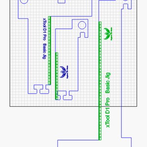 Puede incluir: Un dise&ntilde;o de plano en azul y blanco con texto verde que dice "xTool D1 Pro Basic Jig". El dise&ntilde;o incluye c&iacute;rculos, cuadrados y rect&aacute;ngulos.