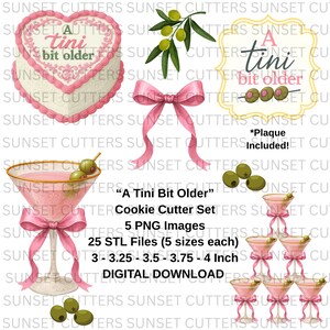 Puede incluir: Un juego de cortadores de galletas digitales con temática de martini. El juego incluye una galleta en forma de corazón, un lazo, aceitunas y copas de martini. El texto "A Tini Bit Older" es visible. Los cortadores de galletas miden entre 7,6 y 10,2 cm.