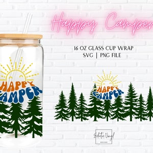 Boîte en verre Libbey de 16 oz pour envelopper des fichiers de gobelet à sublimation PNG SVG | Campeur heureux, forêt, vie de camping, arbres à feuilles persistantes, dictons de camp