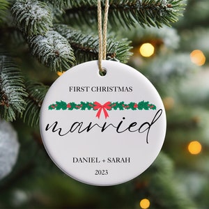 Erstes Weihnachten Verheiratetes Ornament, Verheiratetes Geschenk 2023, Unser erstes Weihnachten als Mr und Mrs Ornament, Hochzeitsgeschenk, Andenken Ornament