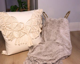 Handgjort örngott i 100 % bomull med makramé – Boho & Rustik heminredningskudde