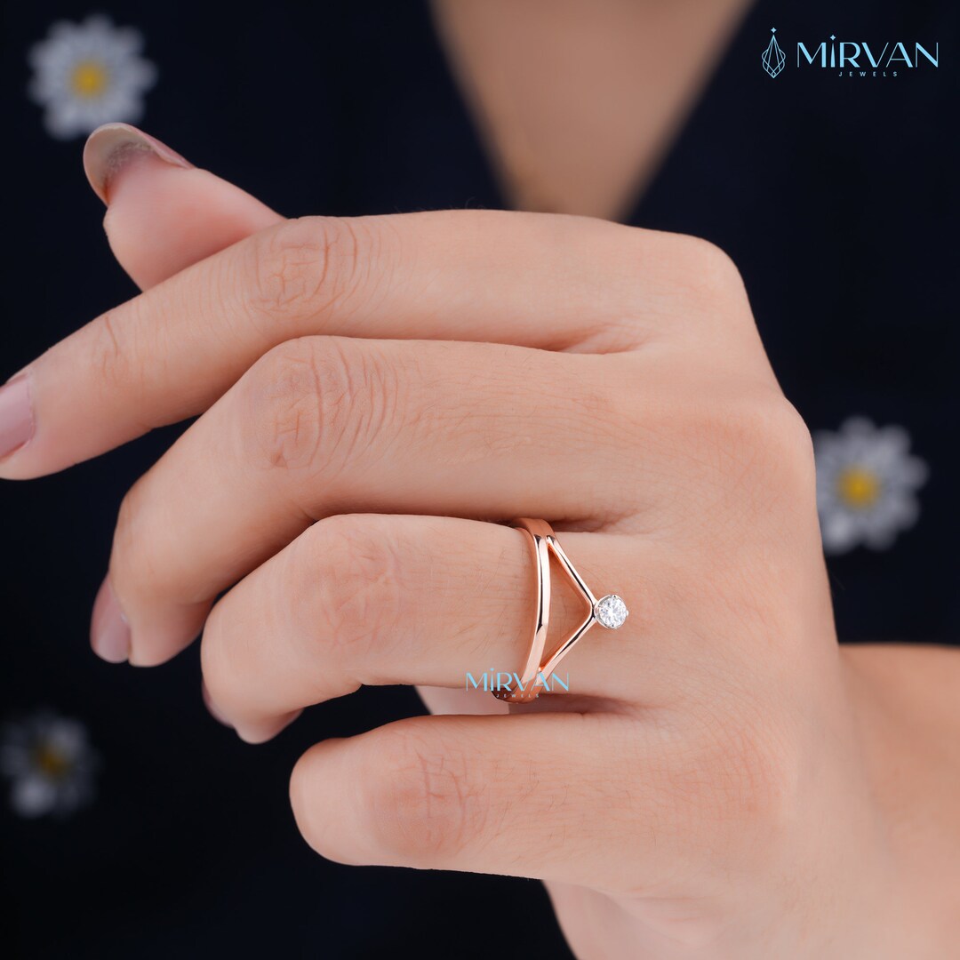 Curved Wedding Band Vintage 14k Gold Round Cut Moissanite - Etsy