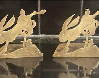 Coppia di fermalibri vintage Art Déco Modern Art Brass Co. New York a forma di coniglietto