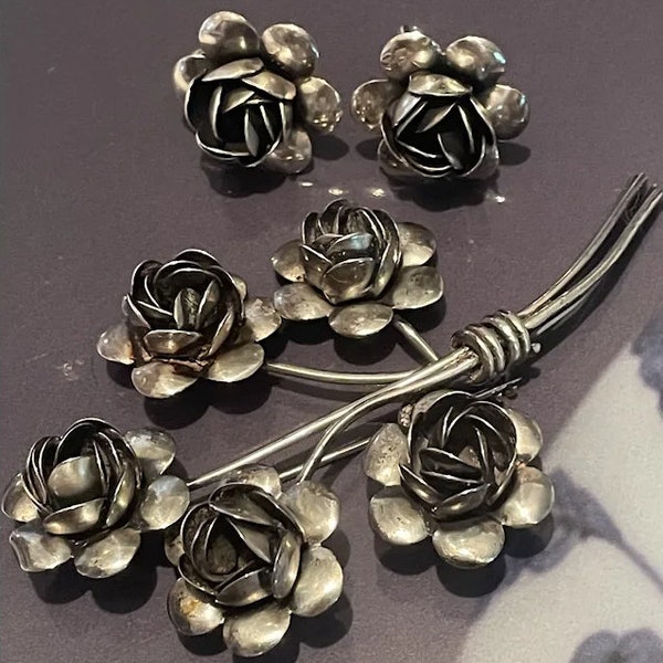 Grande broche/épingle Coro vintage en argent sterling pour bouquet de fleurs roses et ensemble de bijoux pour boucles d'oreilles