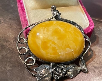 Art Nouveau Sterling Silver Brooch / Pendant With Large Oval Butterscotch Amber Cabochon