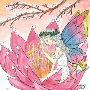 Peut inclure: Une peinture à l'aquarelle d'une fée aux ailes bleues et roses assise sur une fleur rose. La fée a de longs cheveux blancs et porte une robe blanche. La fleur a un centre jaune et est entourée de feuilles vertes.
