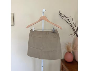 Minifalda caqui estilo vintage Y2K de Express