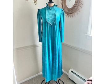 Vintage 70's Elegant Blue Velvet House Dress