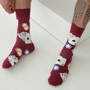Calcetines de la suerte para hombre con diseño de cartas de póquer, calcetines divertidos, calcetines cómodos, calcetines para hombre, calcetines locos, calcetines coloridos, idea de regalo, regalo perfecto, calcetines desiguales