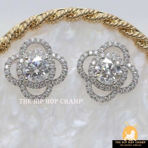 Pendientes de moissanita incoloros con corte redondo VVS en forma de flor Pendiente de moissanita con halo en forma de flor Pendiente de oro blanco de 14 KT Regalo para ella