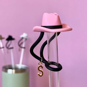 Pink Cowgirl Hat Straw Topper Personalized Initial Gift Western Style Drink Accessory Cup Decoration Rodeo Theme Party Supply Stanley Compatible 10mm Cover Perfect Present Horse Lovers Equestrian Enthusiasts Texas Themed Collection Unique