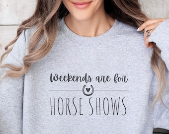 Bluza z nadrukiem "Weekendy są na pokazy jeździeckie", bluza dla miłośników koni, prezent jeździecki, prezent dla dziewczyny z koniem, prezenty dla nastoletnich dziewcząt z motywem konia, koszulka z motywem konia