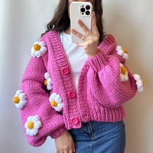 Daisy cardigan,Cardigan with flowers,Floral cardigan,White flowers,Knitted flowers,Oversize cardigan,Pink cardigan,Balloon sleeve cardigan