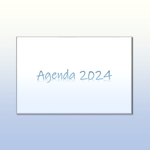 Könnte beinhalten: Eine weiße Karte mit dem Text "Agenda 2024" in blauer Kursivschrift.