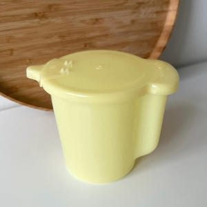 Tupperware milk jug #574-8