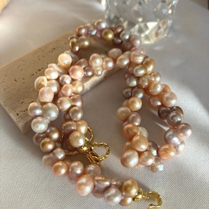 Collier 3 couleurs de perles baroques d&#39;eau douce de style fleuriste pour robes à fines bretelles