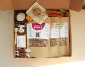 Tea Lover Loose Leaf Gift Box, Handcrafted Candle, Pure Honey & Tea Infuser