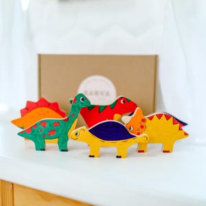 Kids&#39; Paintable Wooden Dinosaur Toy Set: DIY Montessori Craft Kit