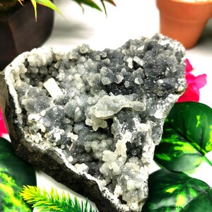 Large Black Chalcedony geode / cluster / crystal - reiki/energy/chakra healing - 5 inches (12.5 cms) and 1.19 kgs (2.62 lb)