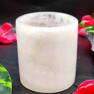 Wunderschönes Edelstein-Schnapsglas / Becher aus Rosenquarzstein - Schnitzereien in Edelsteinen und Kristallen - NUR 1 STÜCK - Wohnkultur Geschenk