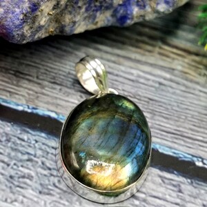 Beautiful Labradorite Pendant in German Silver - crystal/gemstone jewelry| Mother&#39;s Day/birthday/engagement/wedding/anniversary gift