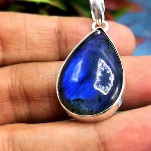 Beautiful Labradorite Pendant in German Silver - crystal/gemstone jewelry| Mother&#39;s Day/birthday/engagement/wedding/anniversary gift