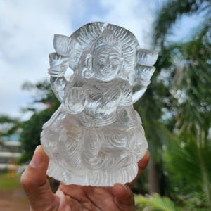 Lakshmi statue in clear quartz - Goddess Laxmi carving 4.5 inches and 695 gms (1.53 lb) - Gemstone/crystal carvings for home decor