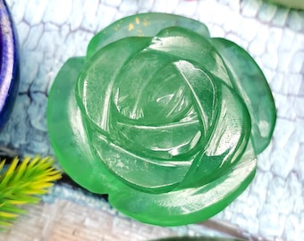 グリーンフローライトストーンのバラの花の彫刻 - 芸術と癒しの