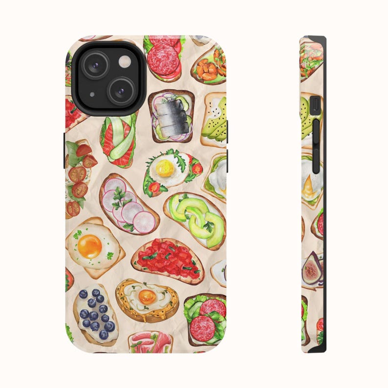 Op de afbeelding: Een telefoonhoesje met een patroon van verschillende kleurrijke open sandwiches op een beige achtergrond.