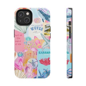 Op de afbeelding: Een kleurrijke telefoonhoes met een collage van afbeeldingen, waaronder een walvis, een zeester, een flamingo en de tekst "life comes in waves".