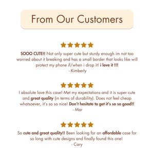 Op de afbeelding: Afbeelding met klantbeoordelingen met vijfsterrenbeoordelingen. De tekst luidt "From Our Customers" bovenaan. Beoordelingen benadrukken de schattigheid, kwaliteit en betaalbaarheid van het product. Klantnamen zijn opgenomen.