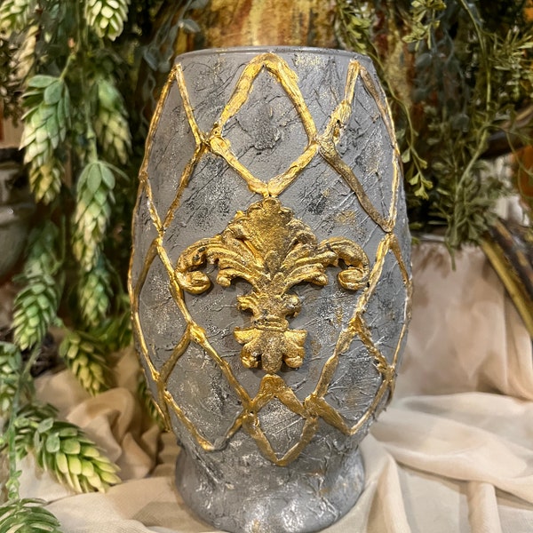 Fleur de lis vase, texture, moldings