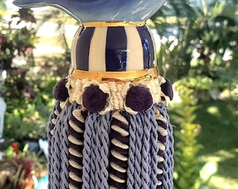 Borla de cerámica Mackenzie Childs Blue Bird de 12,5" de largo. NUEVA con etiquetas.