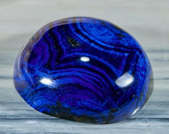 Shimmering Siberian Azurite palm stone with flat back 5x4.5cm large.High quality neon Azurite piece.