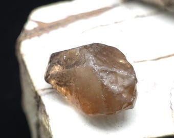 16.13 Spécimen brut de cristal de jacinthe et de zircon naturel du Cambodge Ratanakiri, échantillons de collection 16 x 15 mm