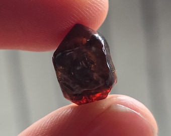 12,85 Jacinthe Crystal Cambodge Zircon naturel de collection Échantillons de qualité supérieure bruts à facettes de la province de Ratanakiri 13 x 8 mm