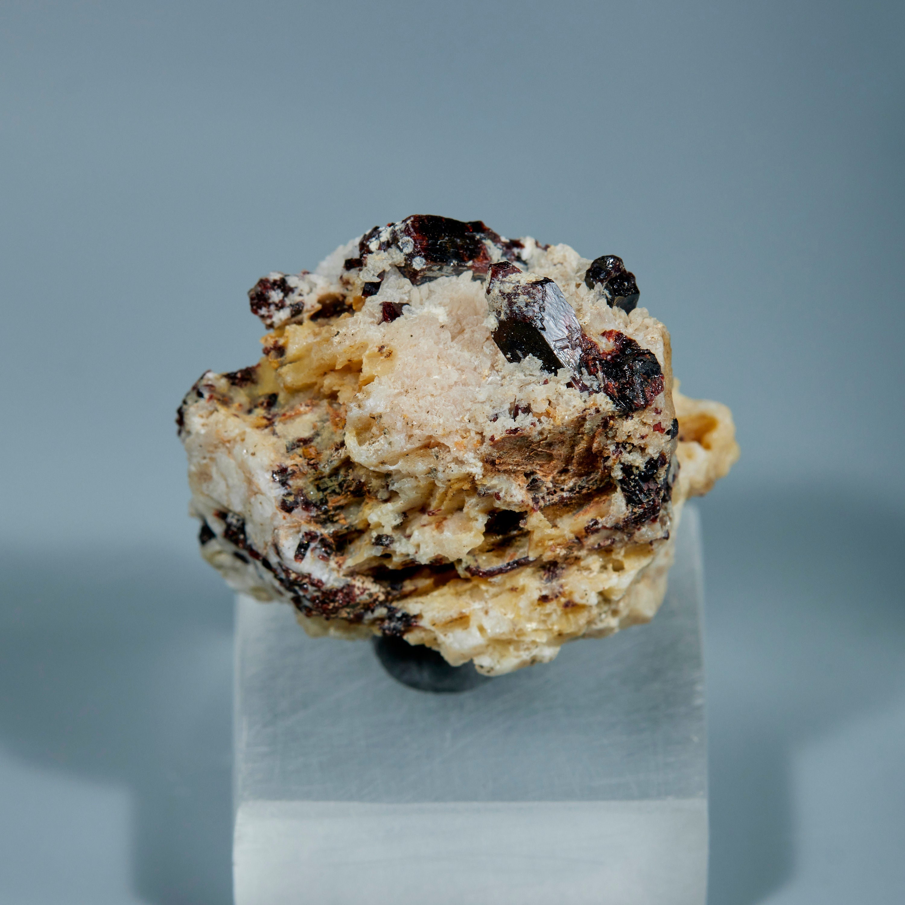 Manganese Neptunite specimen from Arctic mountains 10g.