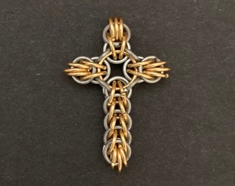 Chainmail Cross Halskette aus Messing und Stahl