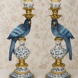 Coppia di portacandele a forma di pappagallo blu e bianco, candeliere a forma di uccello, arredamento glamour Hollywood Regency, lusso, decorativo, ornamentale, stile vintage, regalo