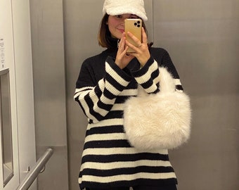 Sweter w paski z dzianiny z zamkiem błyskawicznym, czarny, kremowy, przytulny i szykowny, klasyczny, ponadczasowy, podstawowy element garderoby, kultowy, stylowy, francuski, paryski